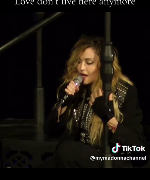 Madonna - Love Don't Live Here Anymore (Rebel Heart Tour 2015)