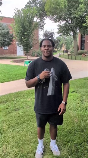 Your new student move-in checklist: ✅ Go to all orientation events ✅ Don't worry about perfection ✅ Just say "hi" ✅ Be yourself | Coe College