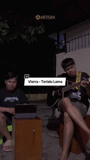Cover Akustik 'Terlalu Lama' oleh Vierra