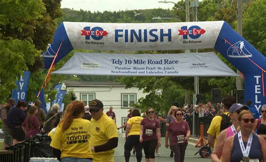 Tely 10 road race ends with a new female record — and a new first-time winner