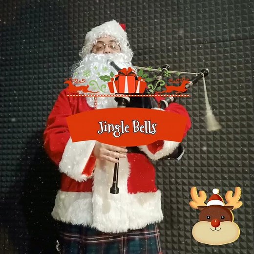 JINGLE BELLS - Santa playing the bagpipes