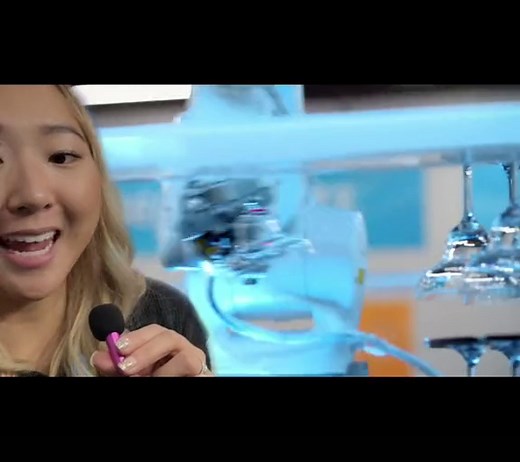 We saw free throw-shooting robots in Tokyo. Now we have cafeteria robots in Beijing! #greenscreenvideo #Olympics #WinterOlympics #Robot