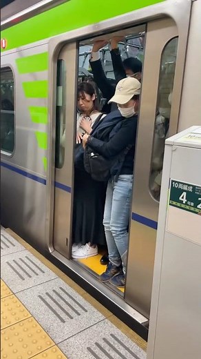 Rush hours and power packed trains in Japan 🇯🇵 #japan #metro