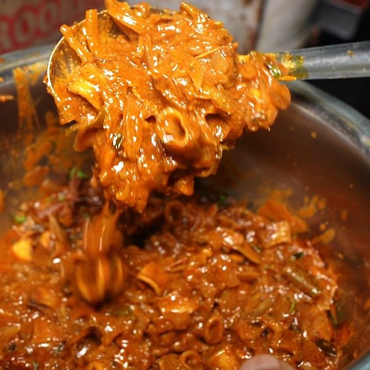 220K views · 4.4K reactions | மாலையில் மணக்கும் Masthan BAI Kadai Tamil Food Review Pakoda Boyz Masthan Bhai kadai Velachery road, Vengaivasal Medavakkam, Chennai Near Medavakkam Junction bus stop Map: https://maps.app.goo.gl/1SxzaVeg2rfY2SZKA #food #viral #trending #StreetFoodVibes | Pakoda Boyz | Facebook