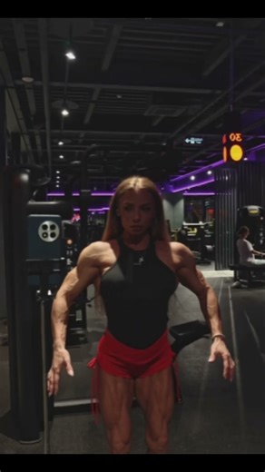 Massive shoulders workout #shorts #bodybuildingwomen #bodybuildingmotivation #strongwomen