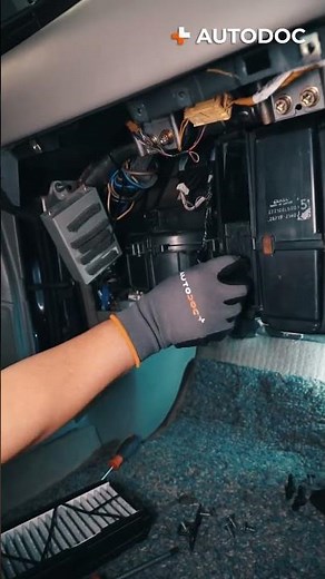 Jak vyměnit kabinový filtr | AUTODOC #shorts