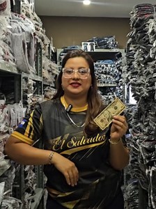 🚨 ¿Todavía pagando de más por un uniforme? 😳⚽ En El Futbolero te llevas un uniforme completo por solo $10. 🔥 👕 Camisa 🩳 Calzoneta 🧦 Medias profesionales 🔢 Número incluido 💥 Etiqueta a ese amigo que todavía anda buscando dónde hacer los uniformes de su equipo. 📲 ¡Escríbenos y cotiza hoy! #Parati #Viral #fyp #Mundial #Futbol