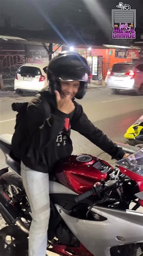 IZO MOTOGARAGE | 🎨 Repaint Suzuki GSX-R — Merah Silver Naik Level Di video ini, tim Izo Motogarage melakukan repaint GSX-R dari warna merah silver yang... | Instagram