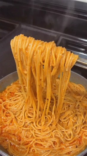 Creamy Spicy Tomato Pasta 🍝🔥 Cheesy & Satisfying