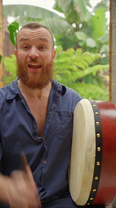 How to play bodhrán in 42 seconds 🪘⏱️ Quick tips, big sound. 👇 Tag someone who’s always wanted to try! #Bodhrán #IrishMusic #QuickLesson #TradInSeconds #Ireland | Ruairi Glasheen