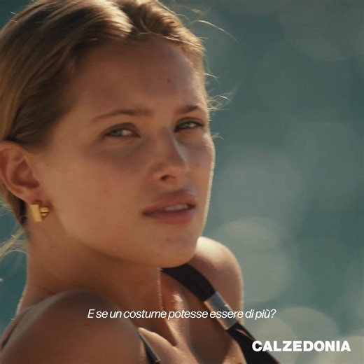 Scopri i nuovi bikini pensati per avvolgere, sostenere e valorizzare le tue forme unendo eleganza e comfort. | Calzedonia