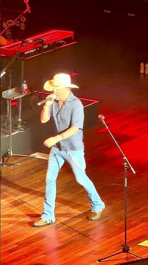 Jason Aldean “Dirt Road Anthem” live at The Ryman Nashville.