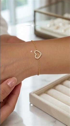 Check out the Shiny Everly Love 17K Gold Diamond Bracelet for Rp2,620,800. Get it on Shopee