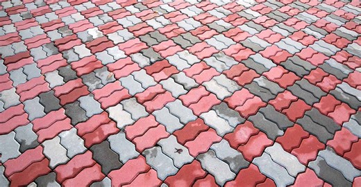 വീടിന്റെ മുറ്റം ടൈൽസ് വിരിച്ചാലുള്ള ഗുണവും ദോഷവും; അനുഭവം