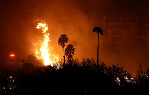 Malibu residents face 'scary' fast-moving wildfire