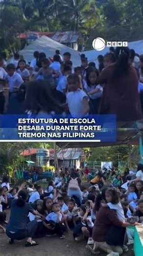 Estrutura de escola desaba durante forte tremor nas Filipinas. 📲 #RecordNews #Notícias #Shorts