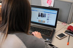 Vidéo d'un garçon nu sur les réseaux sociaux: furieuse, la mère change son enfant d'école