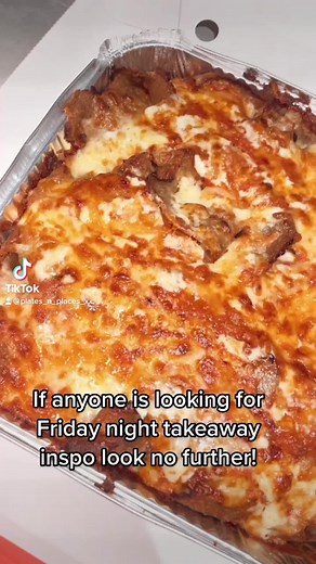 STOP what you’re doing and just LOOK at this! #cheesy #donner tray! Donner mest loaded with #cheese #fries #garlicmayo and #chillisauce it is so addicting… literally a #dream If this isnt your sign yo get a #fridaynight #takeaway i dont know what it #foodtok #foodtiktok #foodie #foodlover #weekend #takeawayfood #fyp #foryou #extracheesey #lovefood #foodlover #friday #viralfood