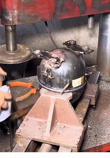 Transforming an Old Refrigerator Compressor into a New Engine
