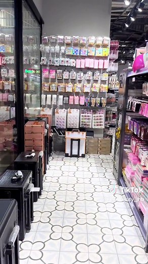 Visit Kiss Beauty New Store in China Mall Amalgam