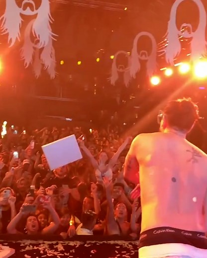 Steve Aoki's fans love taking his cake to the face! 🎂 | UNILAD