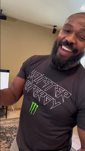 UFC Champ Jon 'Bones' Jones playing Boxbollen - 13 hits in 5 seconds