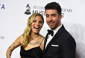 Famous pop singer files for divorce from husband after 7 years of marriage