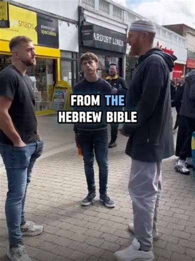 Why Did Prophet Muhammad Fight Wars… But Jesus Didn’t? 🤔 A Christian man challenges Islam: 👉 “If Muhammad ﷺ was the final prophet, why did he go to war?” The reply? A deep comparison between Jesus, Moses, and Muhammad, and their different roles as prophets. 🎥 This street dawah convo clears up one of the BIGGEST misconceptions about Islam. #StreetDawah #BibleVsQuran #Islam #Christianity #Quran #Bible #Muslim