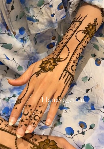 Modern Henna Art: Transforming Hands into Canvases