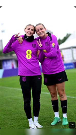 @Manchester United Women @Ella Toone @Chloe Kelly @Aggie.jones #graceclinton #alessiarusso #chloekelly #olivasmith @liv best friends