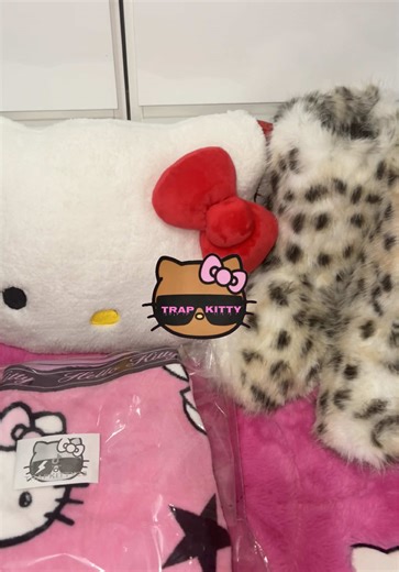 🎀Hello Kitty Pillows & Joggers Available NEOW, Baddies🎀 #hellokitty#sanrio#pink#y2k#kawaii