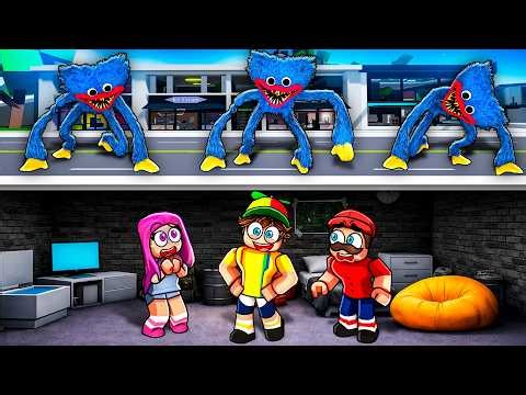 We Built a BUNKER to Hide from POPPY PLAYTIME in Roblox...