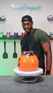 664K views · 28K reactions | Treat or Treat Bucket Cake!  Haven't sang in a long time. Longer how-to video is on my YouTube page! https://www.youtube.com/watch?v=SyiBA1WL6QA #halloween #cake #cakedecorating #cakeart | The Sweet Impact | Facebook