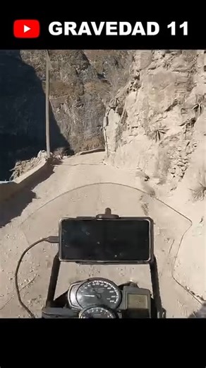 SOLO en MOTO por el LUGAR más EXTREMO y HERMOSO de MEXICO | Hidalgo Llego a Zimapan y me esperan unas curvas y bajadas de infarto para llegar al fondo de la montaña en la mina el carrizal donde conozco a una señora increíble, para luego seguir mi camino a Bucareli un pueblo lleno de historia, el día termina con uno de los paisajes mas hermosos que vi en todo mi viaje en el cerro la luna. #mexico #moto #gravedad11 #hidalgo #zimapan | Gravedad 11