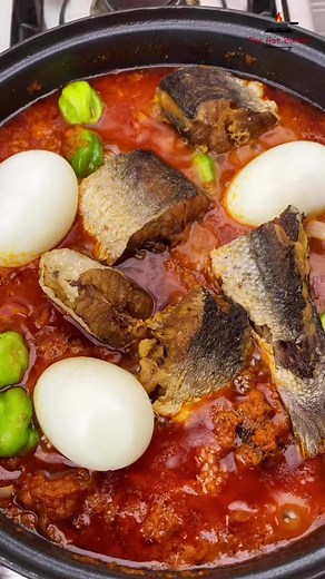 How to make so go waakye stew #waakye #ghanaianfood #streetfood. Kindly follow for more | The Hot Burner