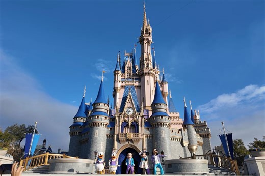 Check Out the Magic Kingdom Welcome Show at Disney World