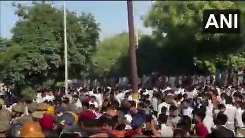 Hello @noidapolice, don’t let anyone make kashmir like situation anywhere. You can’t vandalise public and private properties for your salary increment!!