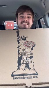 Does Kentucky Have Great Pizza?🍕😳(Day One) #foodreview #eating #pizza #localgems #tastetest | Luke Collins