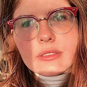 Catie Turner – Age, Bio, Personal Life, Family & Stats | CelebsAges
