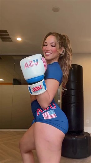 You wake up, see a clip of Lola Vice…Suddenly you feel like hitting the gym with her right away 💪🔥