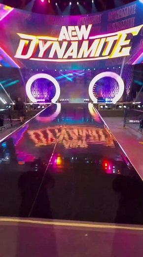 La nueva escenografia de DYNAMITE es preciosa. | CR Wrestling