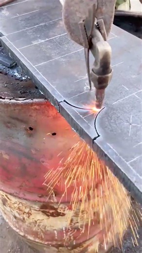 how to cut thick iron plates using a welding machine #ironcutting #plates #thick #weldingmachine