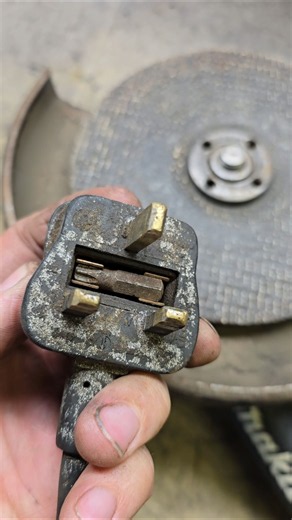 10,000amp slow blow fuse never fails. lasts forever. #workshop #powertools #fuse #tools