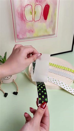 Lucky little St. Patrick’s Day keychains turned into a whole stream of orders 🍀✨