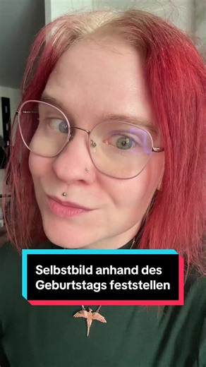 Manchmal wirkt es für andere komisch, wenn jemand seinen Geburtstag „zu oft“ erwähnt. Für mich ist es einfach ein kleiner Reminder: Ich darf mich selbst feiern. Nicht arrogant. Nicht überheblich. Sondern Selbstwert. Denn wenn du dich selbst nicht feierst, wer sollte es sonst tun?