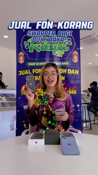 NAK DUIT RAYA & IPHONE 15⁉️😍 Jual fon korang dengan Swapper! Siap dapat Freegift Kuih Raya dan Sampul Raya Exclusive dari Swapper tau 🫶 Share dengan family dan rakan-rakan korang! Jom datang ke Cawangan Swapper sekarang atau klik link di bio ❤️ #SwapJeRaya #DapatDuitRaya #Swapper #CabutanBertuah #Iphone15 #swap #jual #beli #tradein #phone #fypシ゚viral