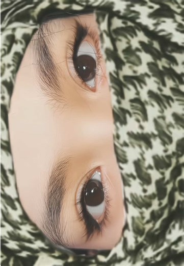 🇵🇭 Paano gawin ang sikat na scarf habibi filter eye photo na sobrang uso ngayon sa Pilipinas ✨. Isama mo rin ang viral na instagram flash filter para mas gumanda pa ang iyong eye picture 📸. Ang kombinasyon ng habibi eye trend at flash effect ay magbibigay ng kakaibang ganda at cinematic na dating sa iyong larawan 🤩. Subukan mo ito kasama ang iyong mga kaibigan at magbahagi ng magagandang resulta 🫶. scarf habibi tutorial filter eyes. habibi eye trend tutorial. eye trend arabic filter. eye tr
