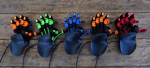 Conheça o Azeron, teclado gamer em formato de garra para jogadores de MMO