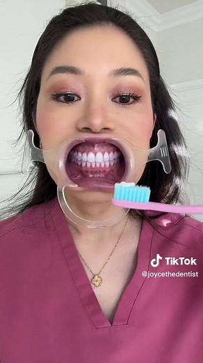 How to Brush with a Manual Toothbrush