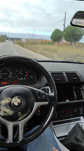 ᴛʀᴀᴄᴛᴏɴᴇᴛᴀ on Instagram: "Qué opinas de los BMW viejos? 👀"